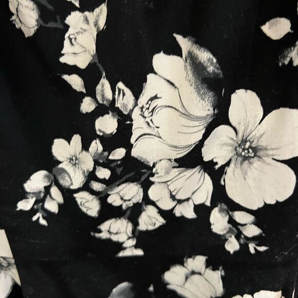 Like New Condition WHBM Floral Black & White Dress with can-can Size 4 #110 - Picture 4 of 7